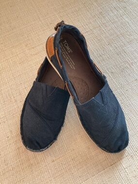 TOMS dark jean textured Canvas Slip-On with Brown Accent Sz9.5